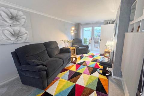 3 bedroom semi-detached house for sale, Aylesbury Avenue, Eastbourne