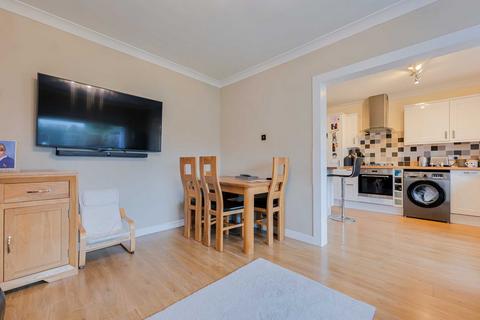 3 bedroom chalet for sale, Rayleigh Road, Leigh-on-sea, SS9