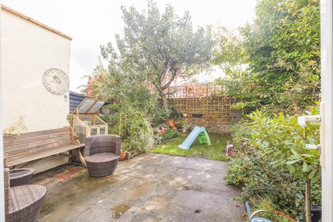 24 Saxon Road, Bristol, BS2 9UG