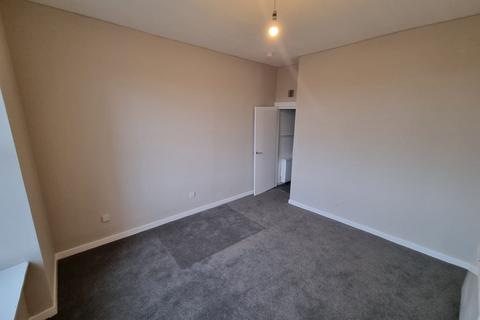 2 bedroom flat to rent, Duke Street, Dennistoun