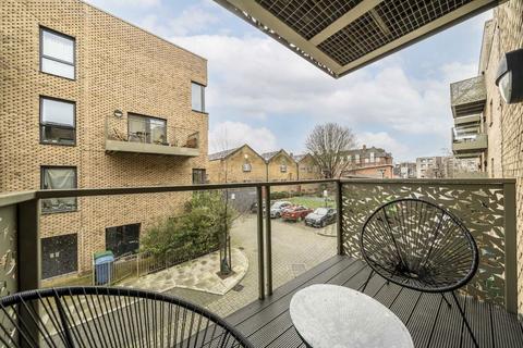 2 bedroom flat to rent, Elmington Road, London SE5