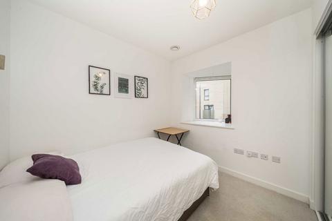 2 bedroom flat to rent, Elmington Road, London SE5