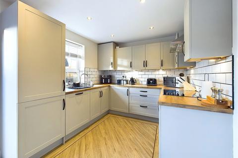 3 bedroom semi-detached house for sale, Jenkin Close, New Rossington, Doncaster, South Yorkshire, DN11