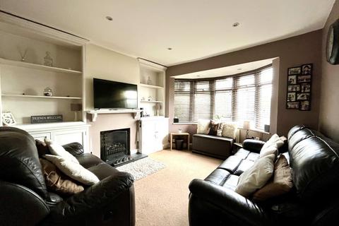 2 bedroom semi-detached house for sale, Leatherhead Road, Chessington, Surrey. KT9 2NN