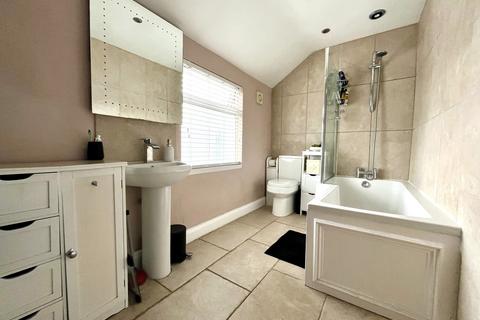 360 Leatherhead Road, Chessington, KT9 2NN