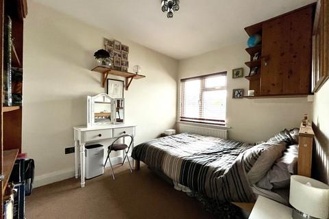 360 Leatherhead Road, Chessington, KT9 2NN