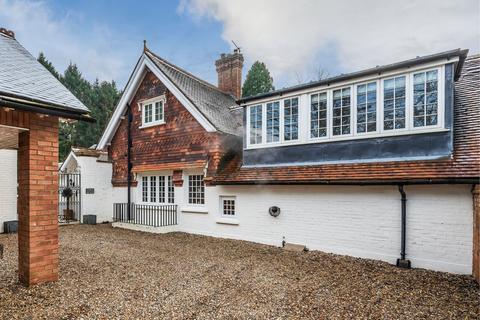 Stables Cottage Tyrrells Wood, Leatherhead, KT22 8QW
