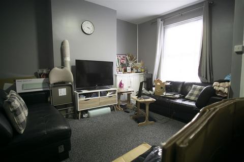 2 bedroom end of terrace house to rent, 2 Bed House To Let on Kingswood Street, Preston