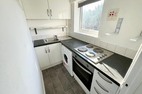 Studio to rent, Feltham Hill Road, Ashford TW15