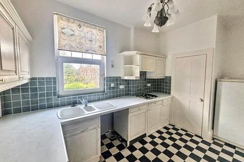 3 bedroom flat for sale, Carlisle Road, Eastbourne