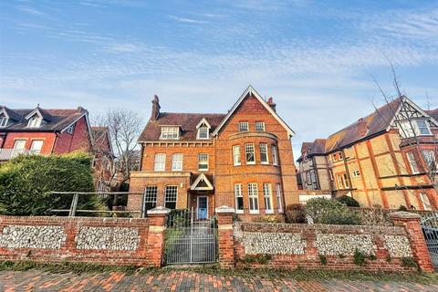 3 bedroom flat for sale, Carlisle Road, Eastbourne