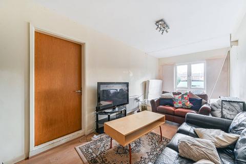 4 bedroom terraced house to rent, Calypso Crescent, Peckham, London, SE15