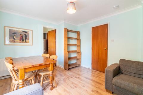 3/1 Gilmours Entry, Edinburgh, EH8 9XL