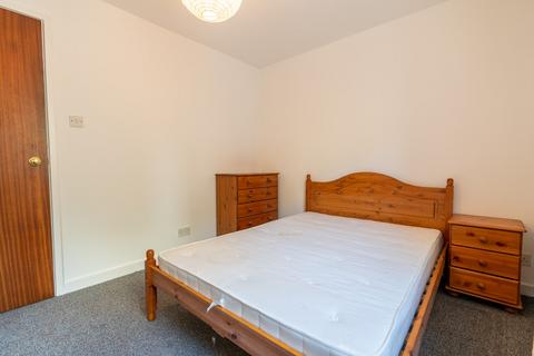 3/1 Gilmours Entry, Edinburgh, EH8 9XL