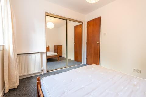 3/1 Gilmours Entry, Edinburgh, EH8 9XL