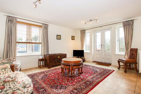 2 bedroom apartment for sale, Eastern Road, Lymington, Hampshire, SO41