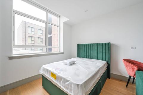 Studio to rent, Zenith House, Tottenham, London, N15