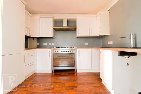2 bedroom apartment to rent, Frinton Road, Holland-on-Sea, Clacton-on-Sea, Essex, CO15