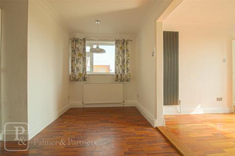 2 bedroom apartment to rent, Frinton Road, Holland-on-Sea, Clacton-on-Sea, Essex, CO15