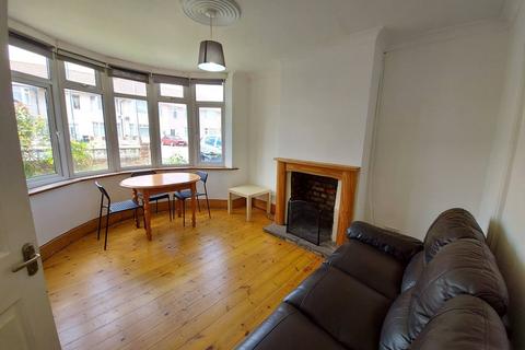 3 bedroom terraced house to rent, Filton Avenue, Bristol BS34