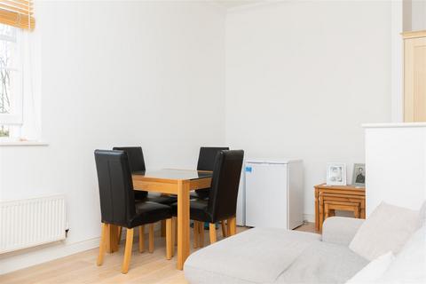 2 bedroom apartment to rent, Kingsley Avenue, Fairfield, Hitchin