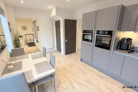 12 Beadman Road, Cheshunt, Waltham Cross, EN8 9FR