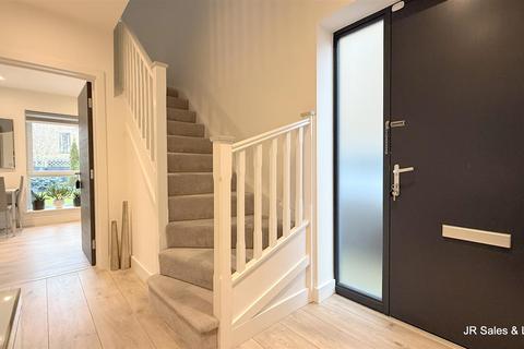 12 Beadman Road, Cheshunt, Waltham Cross, EN8 9FR
