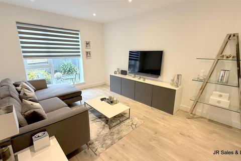 12 Beadman Road, Cheshunt, Waltham Cross, EN8 9FR