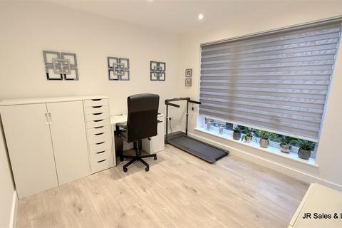 12 Beadman Road, Cheshunt, Waltham Cross, EN8 9FR