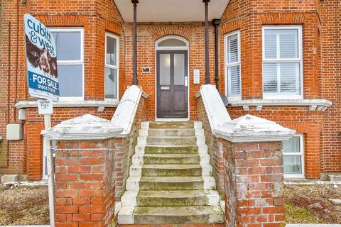 2 bedroom flat for sale, South Terrace, Littlehampton, West Sussex