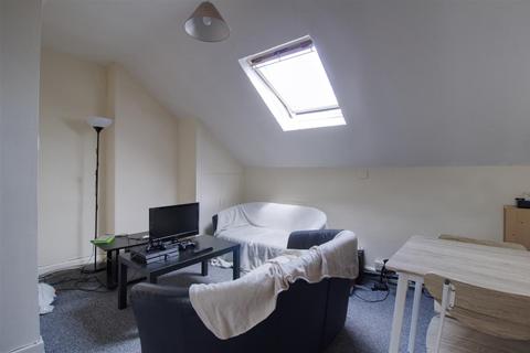 2 bedroom flat to rent, Flat 7 - 156 Otley Road, Oakwood Court, Headingley