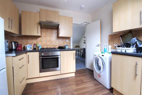 2 bedroom flat to rent, Flat 7 - 156 Otley Road, Oakwood Court, Headingley