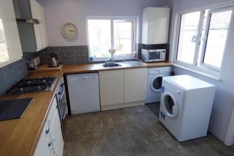 3 bedroom property to rent, Gloucester Road, Littlehampton BN17