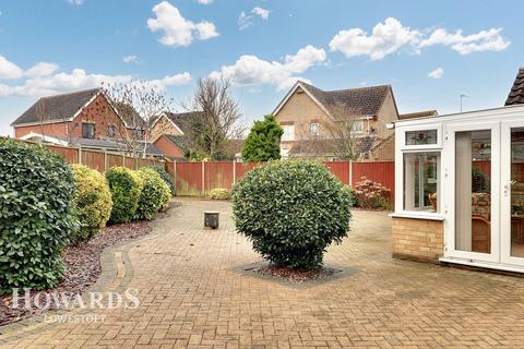 2 bedroom detached bungalow for sale, Cabin Close, Lowestoft