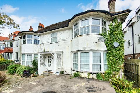 4 bedroom flat for sale, 24 Russell Hill, Surrey, CR8 2JA