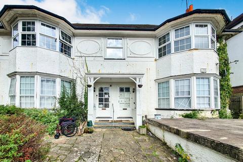 4 bedroom flat for sale, 24 Russell Hill, Surrey, CR8 2JA