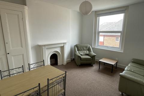 3 bedroom maisonette to rent, College Road, Exeter, EX1