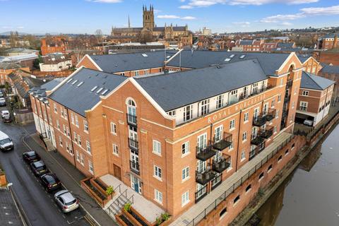 3 bedroom penthouse for sale, Apartment 43, Austin Court, 2 Mill Street, Diglis, Worcester.  WR1 2BX