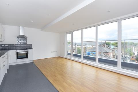 2 bedroom flat to rent, Knighton Park Road London SE26