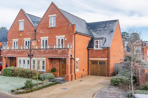 5 bedroom semi-detached house for sale, Butterwick Way, Welwyn