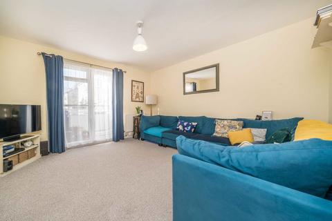 3 bedroom flat for sale, Kingsnympton Park, Kingston Upon Thames KT2