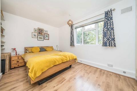 3 bedroom flat for sale, Kingsnympton Park, Kingston Upon Thames KT2