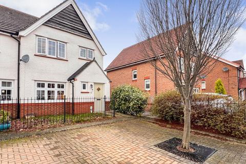 3 bedroom end of terrace house for sale, Holtby Avenue, Cottingham HU16