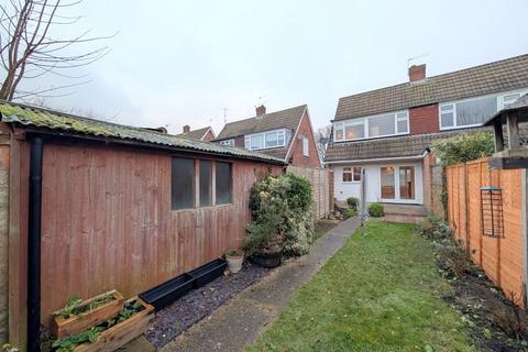 2 bedroom semi-detached house to rent, The Glade, Staines, TW18