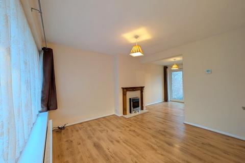 2 bedroom semi-detached house to rent, The Glade, Staines, TW18