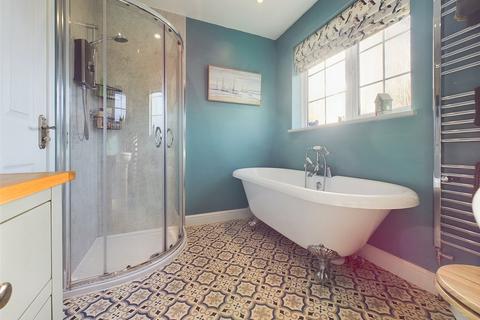 18 Thrush Close, Abbeydale, Gloucester, GL4 4WZ