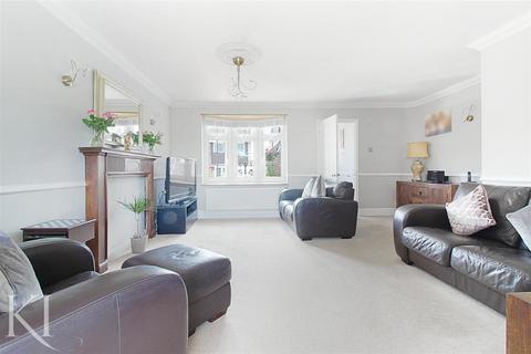 3 bedroom terraced house for sale, St. Annes Close, Cheshunt