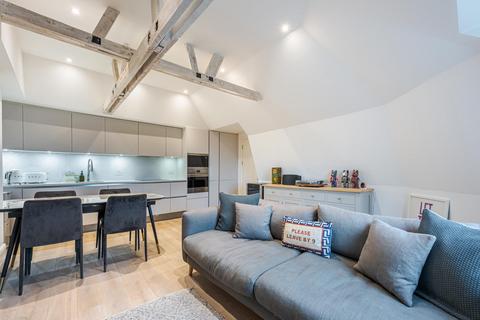 Flat 4, 10 Rectory Grove, London, SW4 0EA
