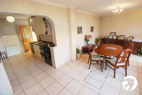 2 bedroom bungalow for sale, Abbotts Walk, Bexleyheath, DA7