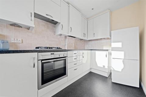 1 bedroom flat for sale, Kingfisher Drive, Guildford